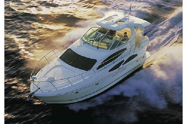 2014 Cruisers Yachts 415 Express Motoryacht