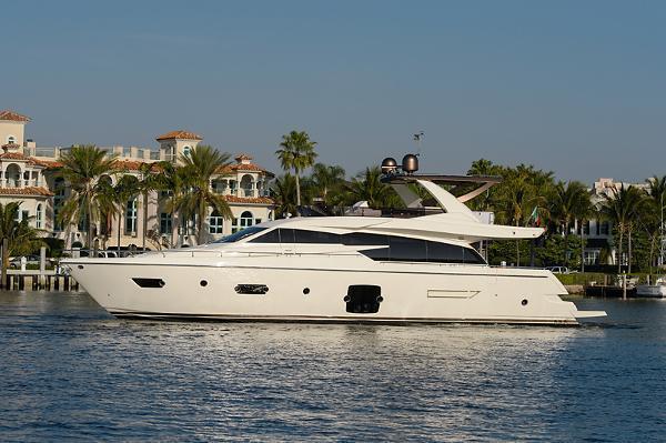 2014 Ferretti Yachts 750